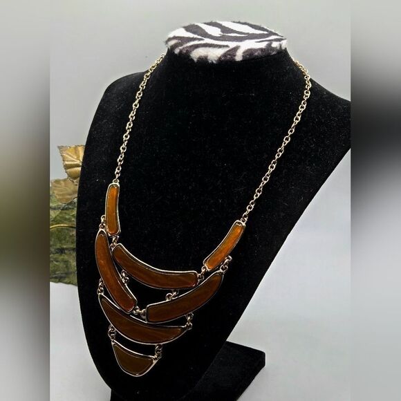 "5/$25" Amber Acrylic Goldtone NWT Brand Adjustable Bib Statement Necklace - Picture 1 of 11